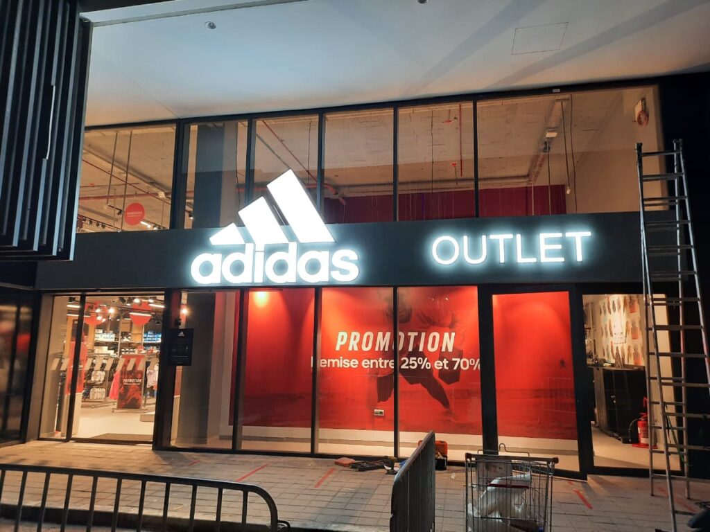 Signalétique Adidas